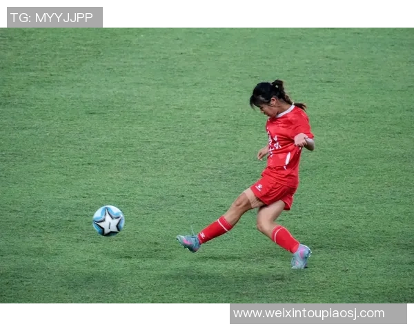 上海足球队的节奏揭秘:激情与梦想交织的绿茵传奇 上海足球队的节奏揭秘:激情与梦想交织的绿茵传奇