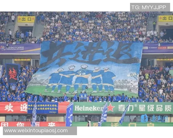 激情四溢的都匀足球比赛盛况空前球迷齐聚见证精彩瞬间 激情四溢的都匀足球比赛盛况空前球迷齐聚见证精彩瞬间