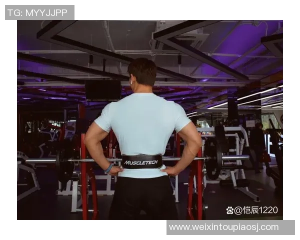 足球人鱼线的魅力与挑战探讨如何塑造完美身材与运动表现 足球人鱼线的魅力与挑战探讨如何塑造完美身材与运动表现