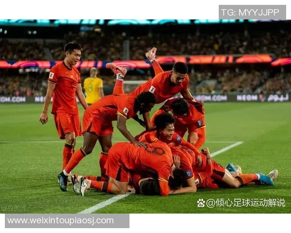 足球爆扣瞬间回顾激情四溢的比赛场面与球员的精彩表现 足球爆扣瞬间回顾激情四溢的比赛场面与球员的精彩表现